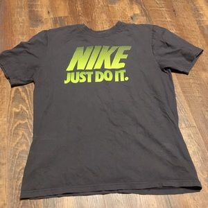 Nike Men’s Large shirt